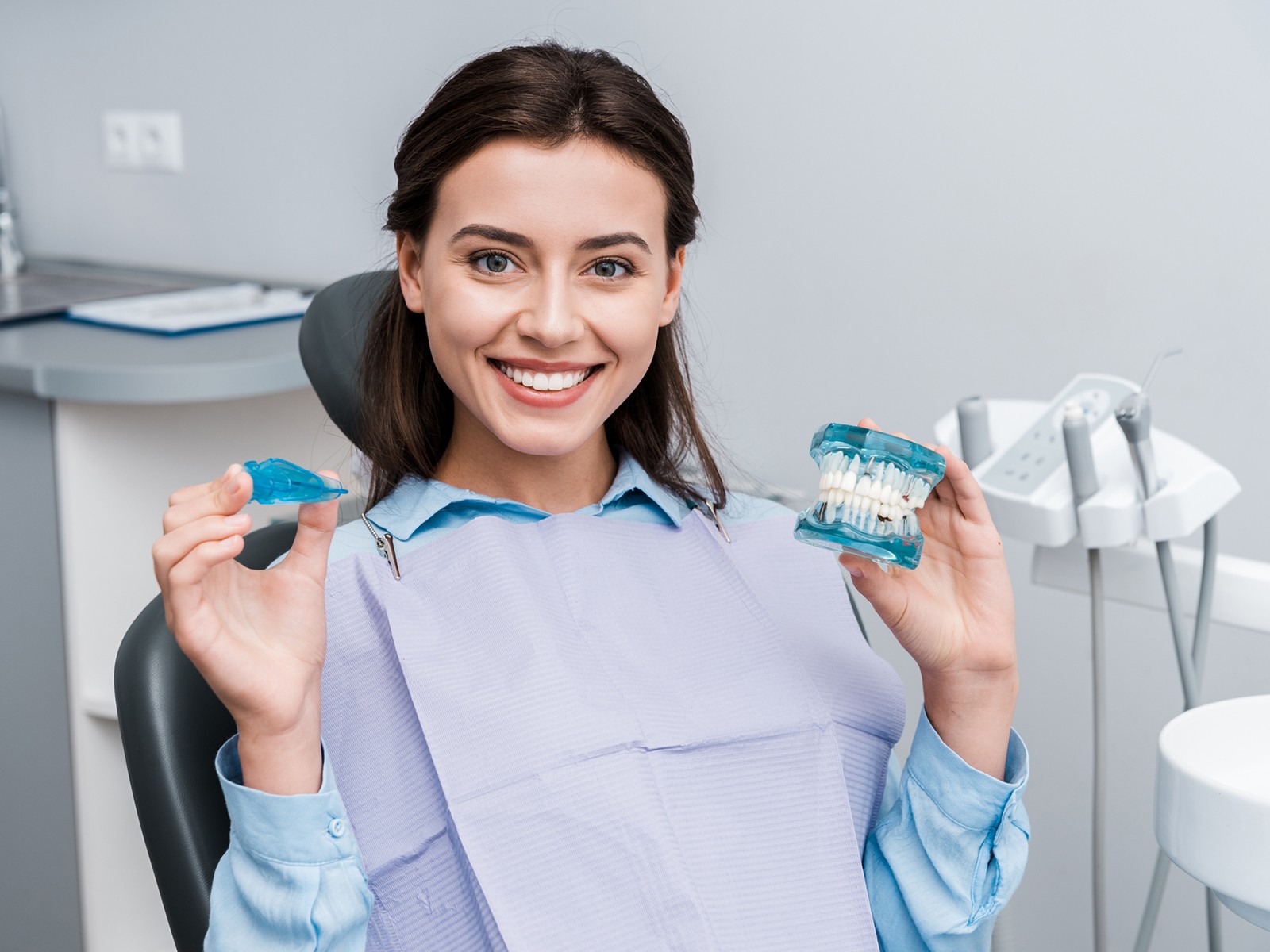 Which is better: permanent or removable retainer?